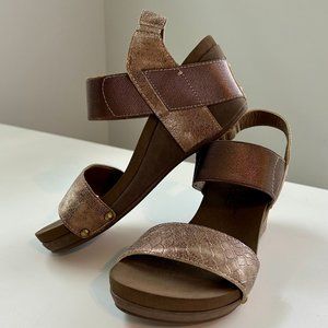 CORKYS WEDGE SANDAL size 7